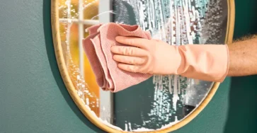 SPR cleaning glass surfaces without streaks using dish soap 11808108 hero 6ad0d65219944990a5a11e834d22328f